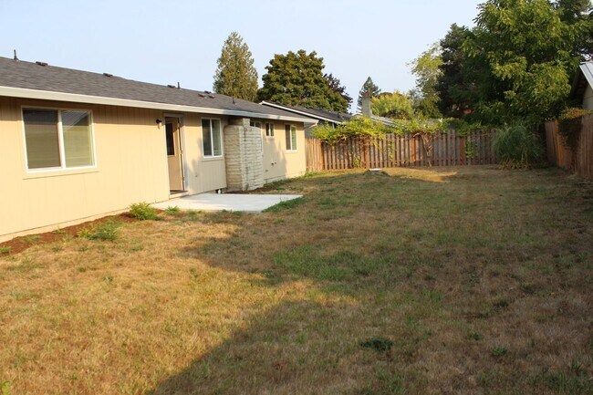 Building Photo - 3 Bed 2 Bath Hillsboro Ranch