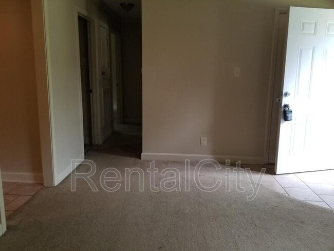 Building Photo - 948 Bear Creek Rd