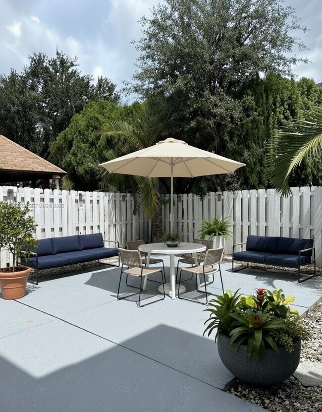 Building Photo - 4959 SW 135th Way