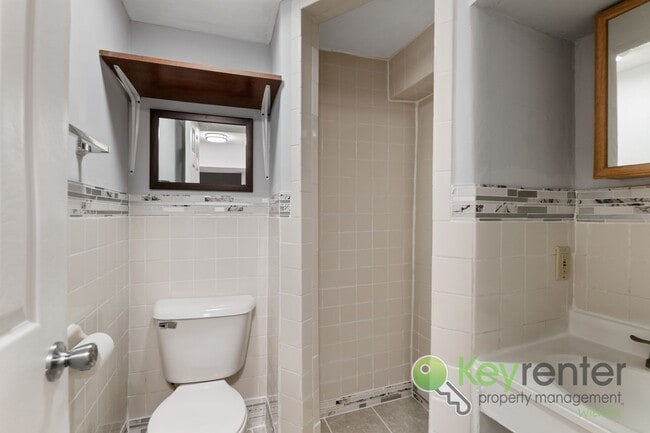 Building Photo - Freshly remodeled 2 bedroom + 2 bonus room...