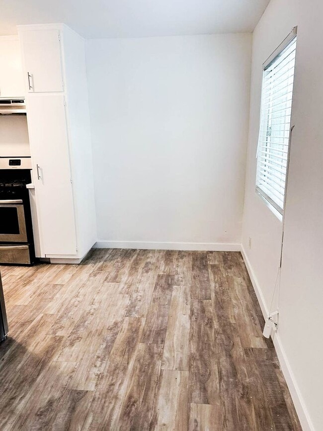 Building Photo - Venice - Close to the Waves - 1st Floor Larger 1-Bedroom W/ Parking