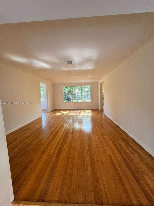 Building Photo - 4582 Royal Palm Ave