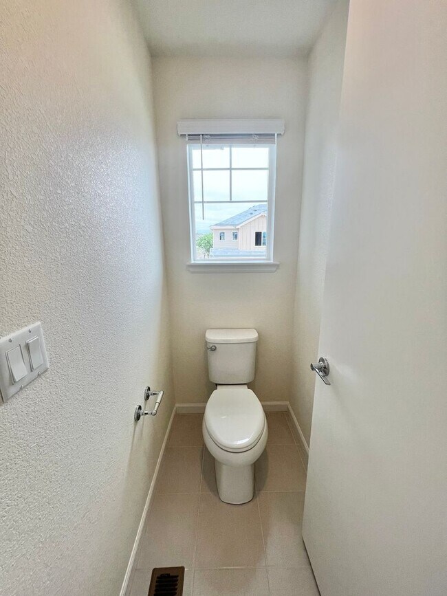 Building Photo - STUNNING 3 bed 2.5 bath new build home in Fort Collins!