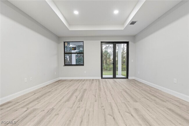 Building Photo - 1028 Milwaukee Blvd