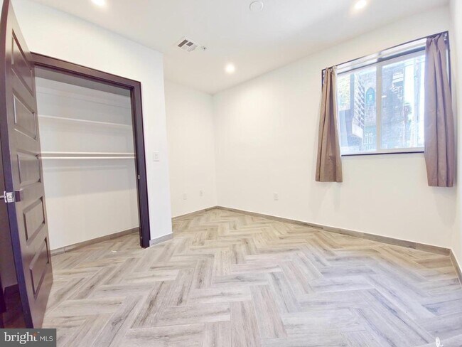 Building Photo - 519 N 38th St