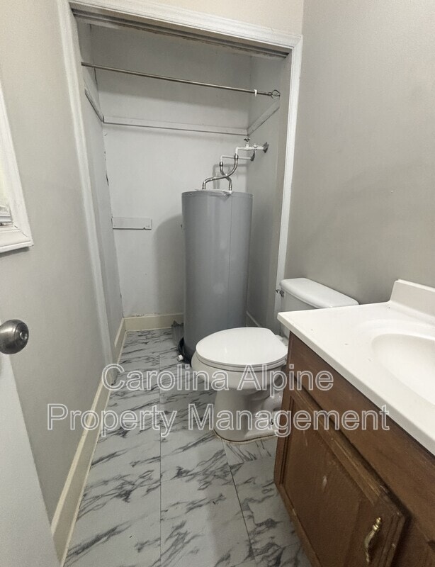 Building Photo - 8523 Stonehurst Dr