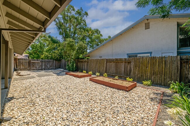 Building Photo - 1704 Humboldt Ave