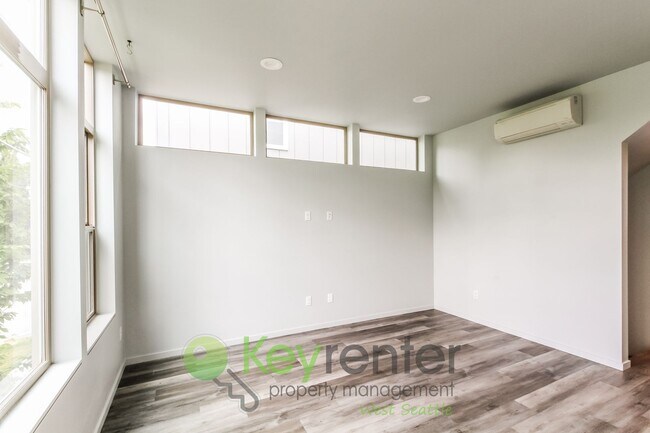 Building Photo - Modern 3 Bedroom with Rooftop Deck and In Unit Laundry