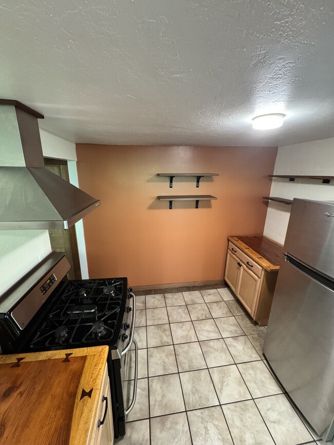 Kitchen - 17423 Neeley Rd