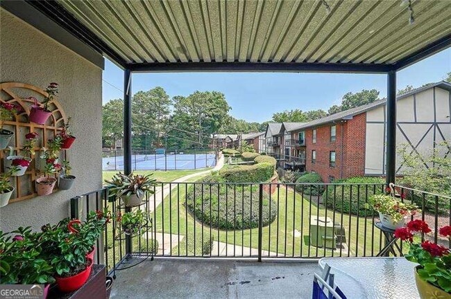 Building Photo - 6851 Roswell Rd