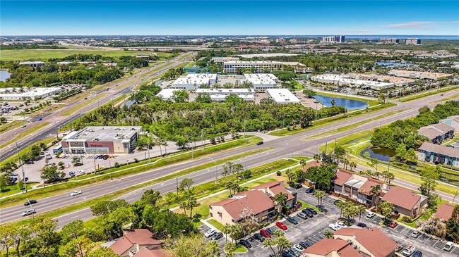 Building Photo - 890 N Village Dr