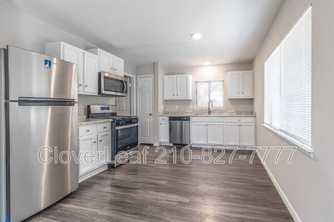 Building Photo - 118 N Meadow St