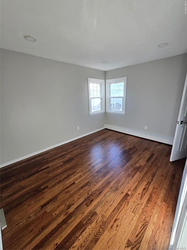 Building Photo - 70 E Valley Stream Blvd