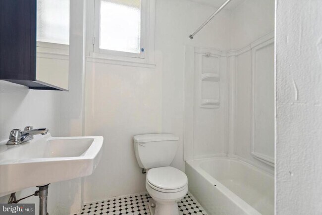 Building Photo - 259 S 46th St