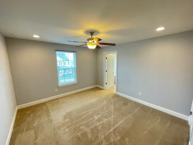 Building Photo - Crutcher Station home off Station Camp Blvd!