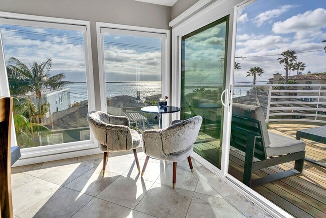 Building Photo - Gorgeous ocean view home at Windansea Beach!