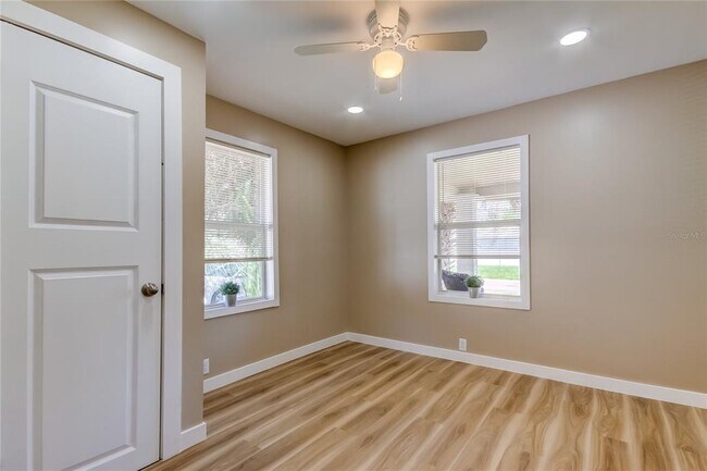 Building Photo - 1800 12th Ave S