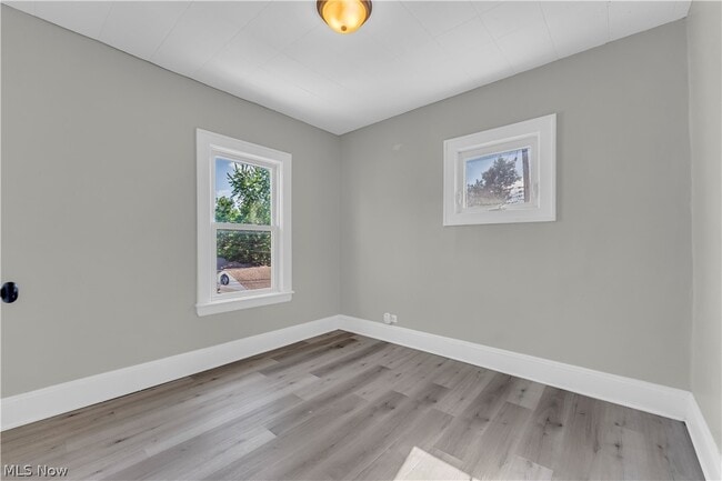 Building Photo - 2133 W 98th St