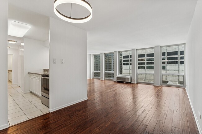 Building Photo - 111 E Chestnut St