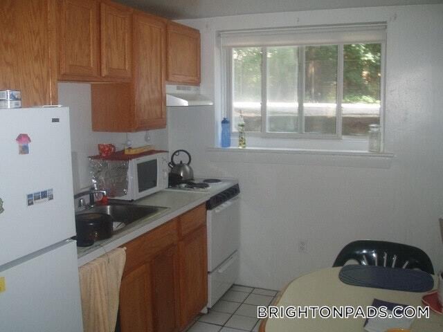 Building Photo - 63 Selkirk Rd