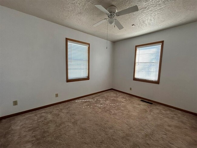 Building Photo - 514 E Center St