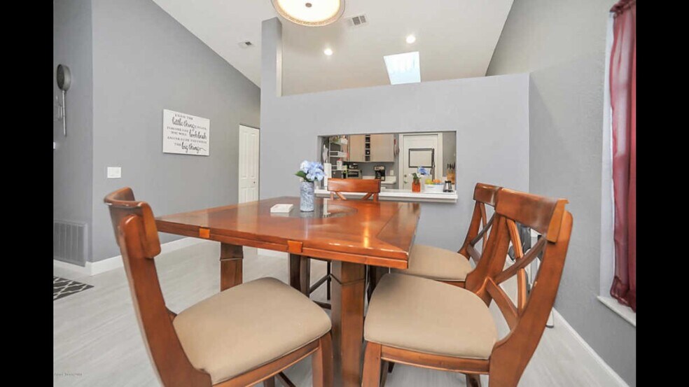 Building Photo - 3687 Driftwood Dr