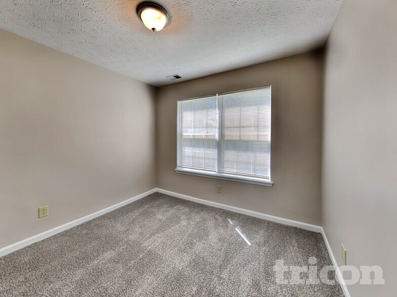 Building Photo - 1022 Pine Mountain Way