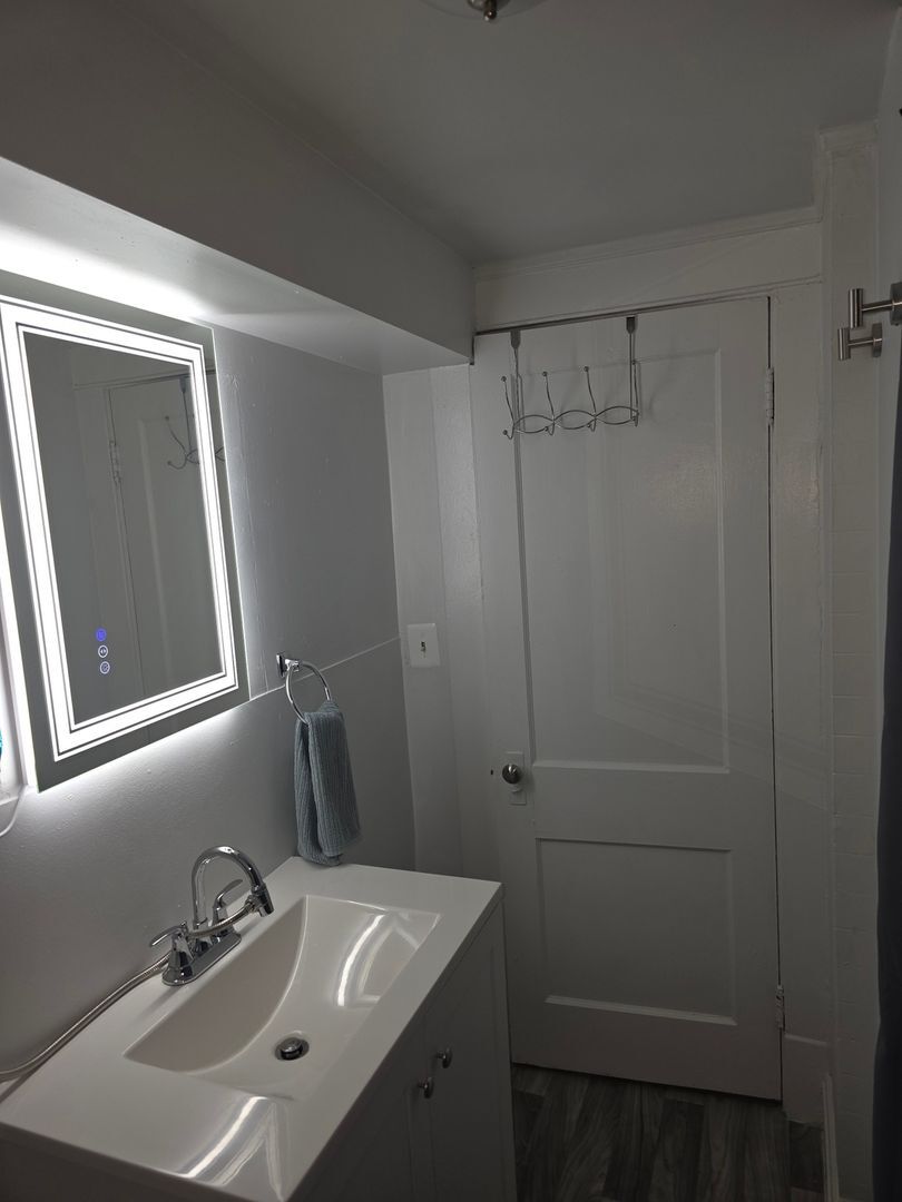 Building Photo - 650 E 130th St