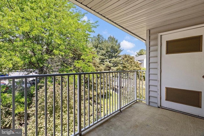 Building Photo - 1741 Braken Ave