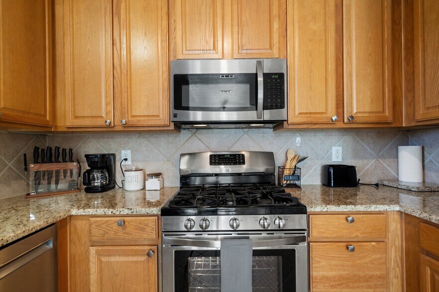 Building Photo - 107 Loda Ct