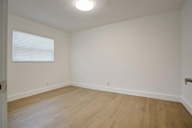 Building Photo - 530 S Federal Hwy