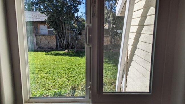 Building Photo - 3893 Beechwood Pl