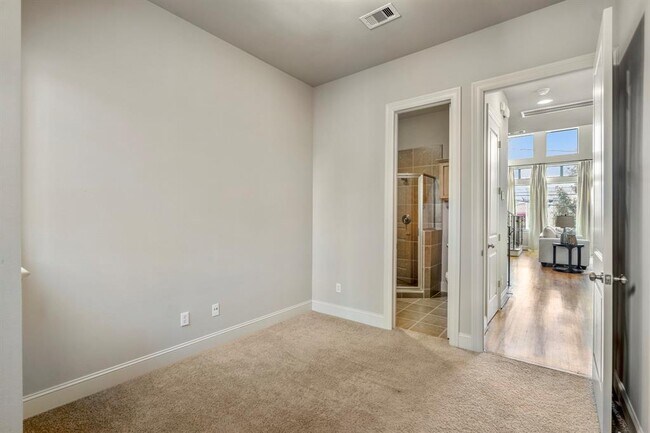 Building Photo - 2824 Leeland St