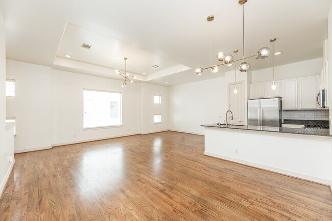 Building Photo - 3898 Center St