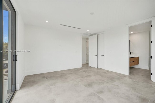 Building Photo - 2421 SW 16th Ter