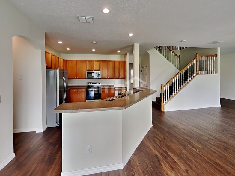 Building Photo - 2300 Treetop Ln