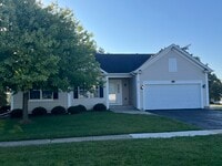 Building Photo - 631 Ridgewood Dr