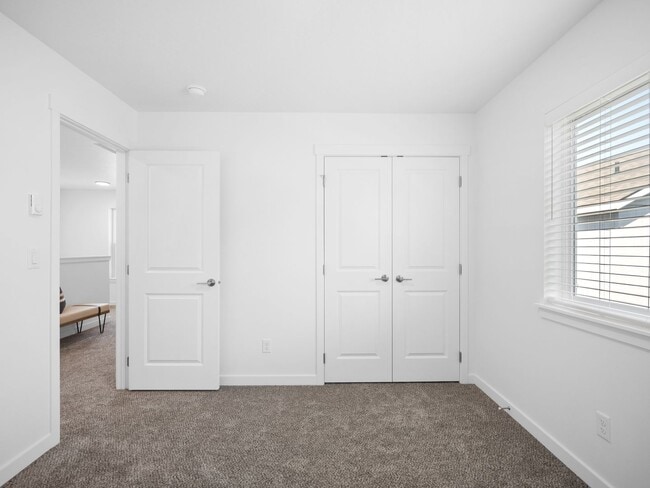 Building Photo - FIRST MONTH RENT FREE- Newer Townhome in Deer Park!