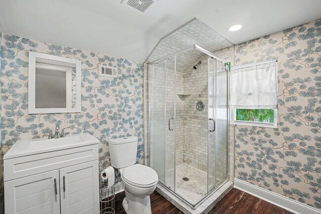 Building Photo - 1124 E 37th St