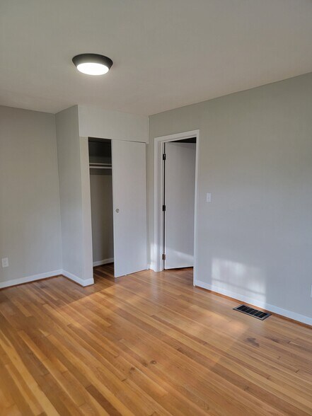 Building Photo - 854 Santa Cruz Ave