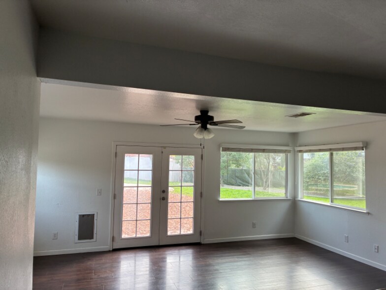 Building Photo - 1896 Barnett Way