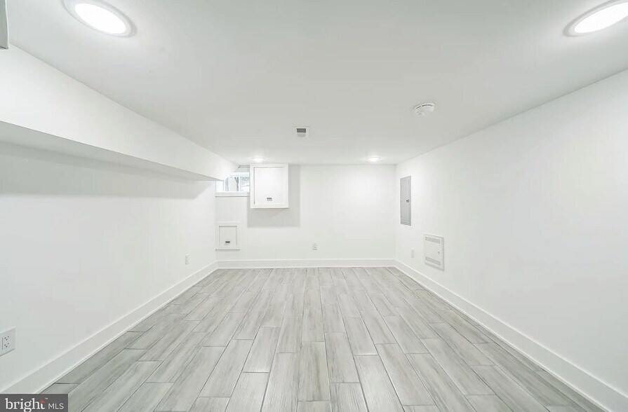 Building Photo - 1309 S 32nd St
