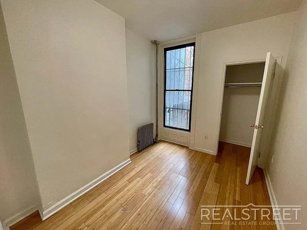 Building Photo - Spacious 3BR Apartment with Backyard Access in Prime Bushwick