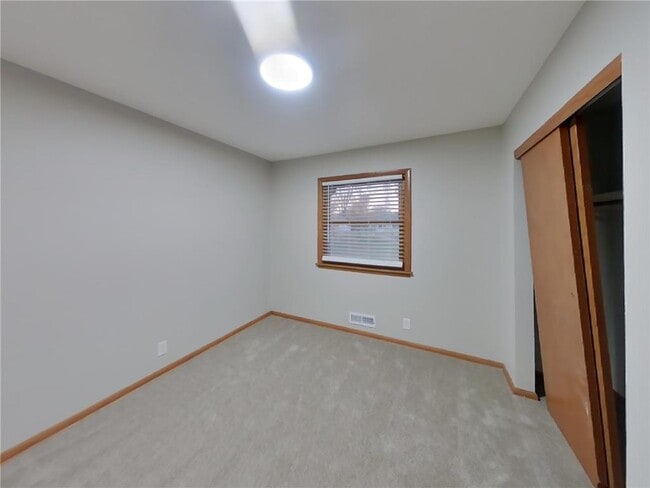 Building Photo - 6928 45th Pl N