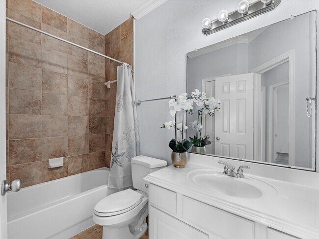 Building Photo - 11643 Royal Oaks View