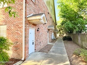 Building Photo - 4441 Burbank Dr