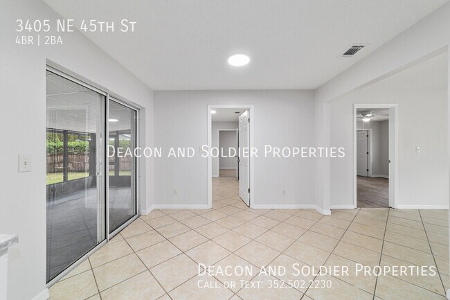 Building Photo - 3405 NE 45th St