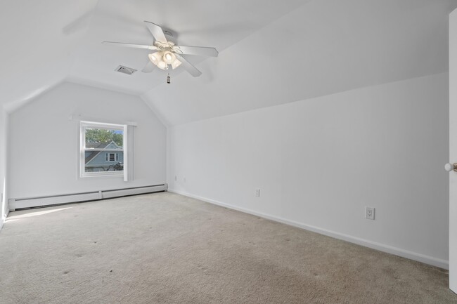 Building Photo - 31 E 40th St