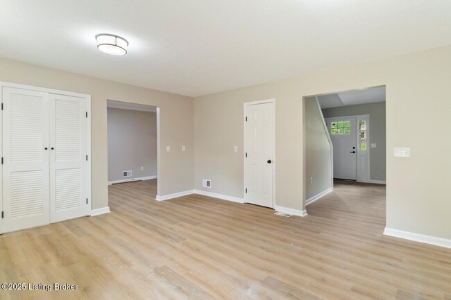 Building Photo - 2222 Elmcrest Dr