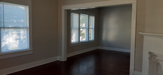 Building Photo - Spacious 3 Bed, 1 Bath Near Historic Fairmount- 76104